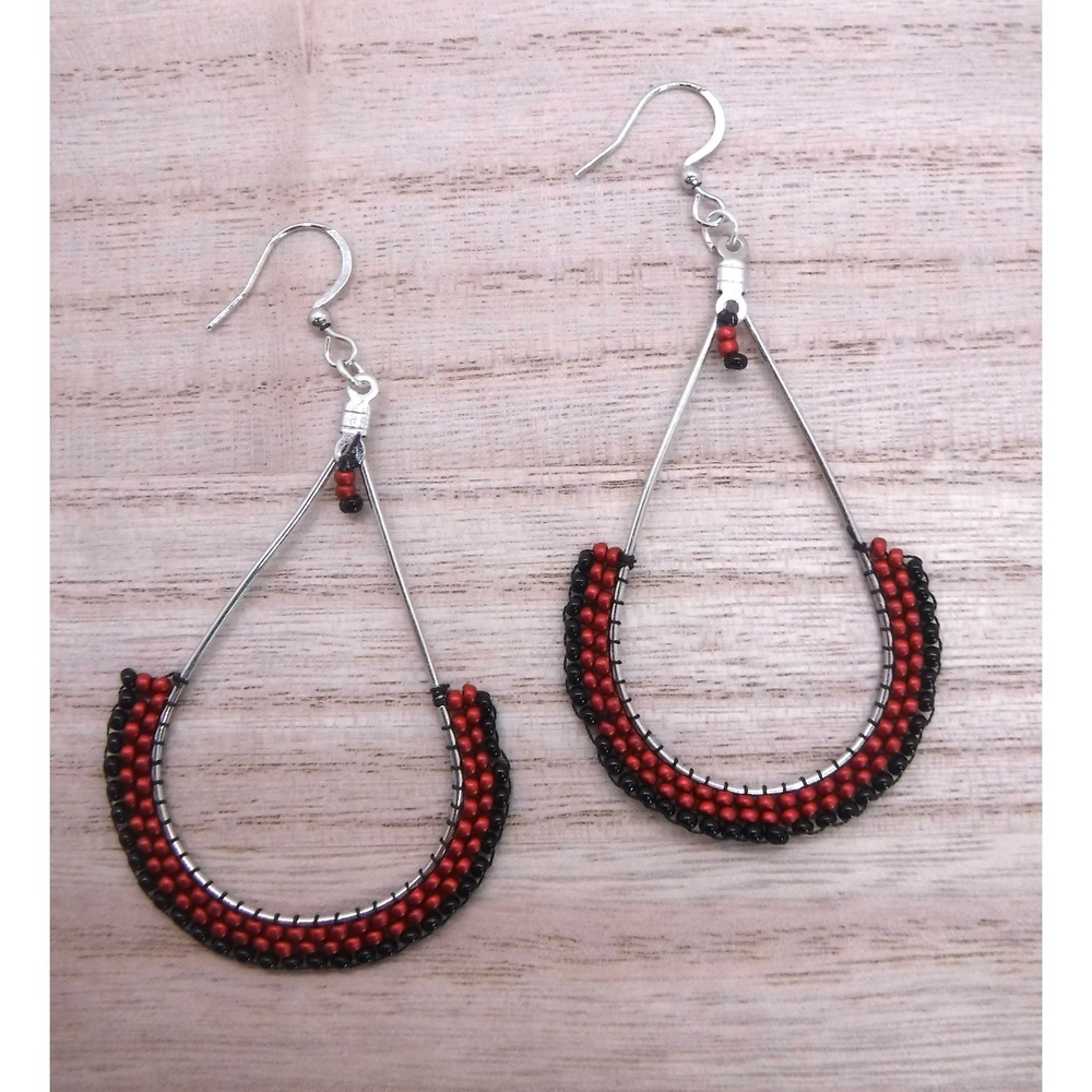 Earrings Beaded Black & Maroon